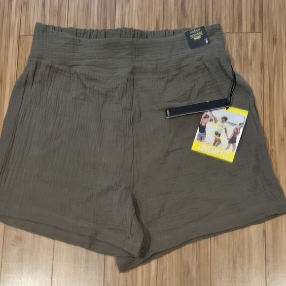 💚 NWT One 5 One Olive Green Casual Shorts - Picture 1 of 6
